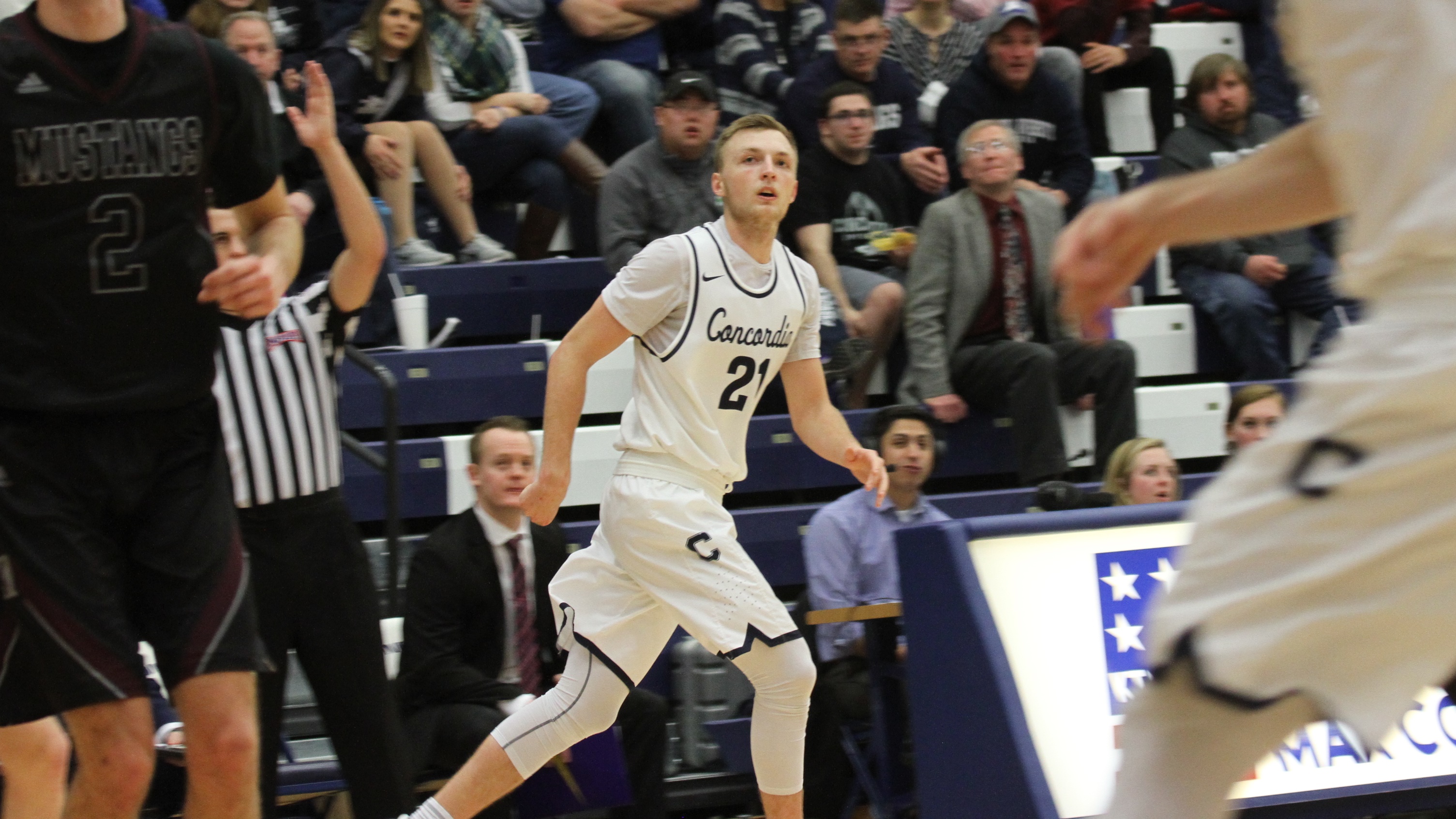 Upset falls short against quick-start Mustangs :: Men's Basketball ...