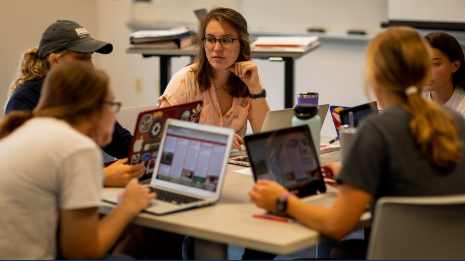 Pros and Cons of Using Social Media as a College Student Concordia