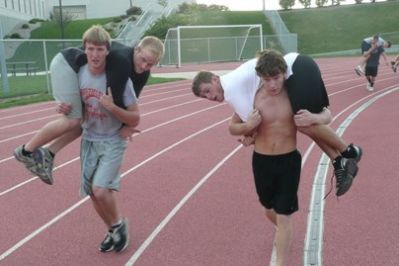 buddy_carry_mile400.jpg